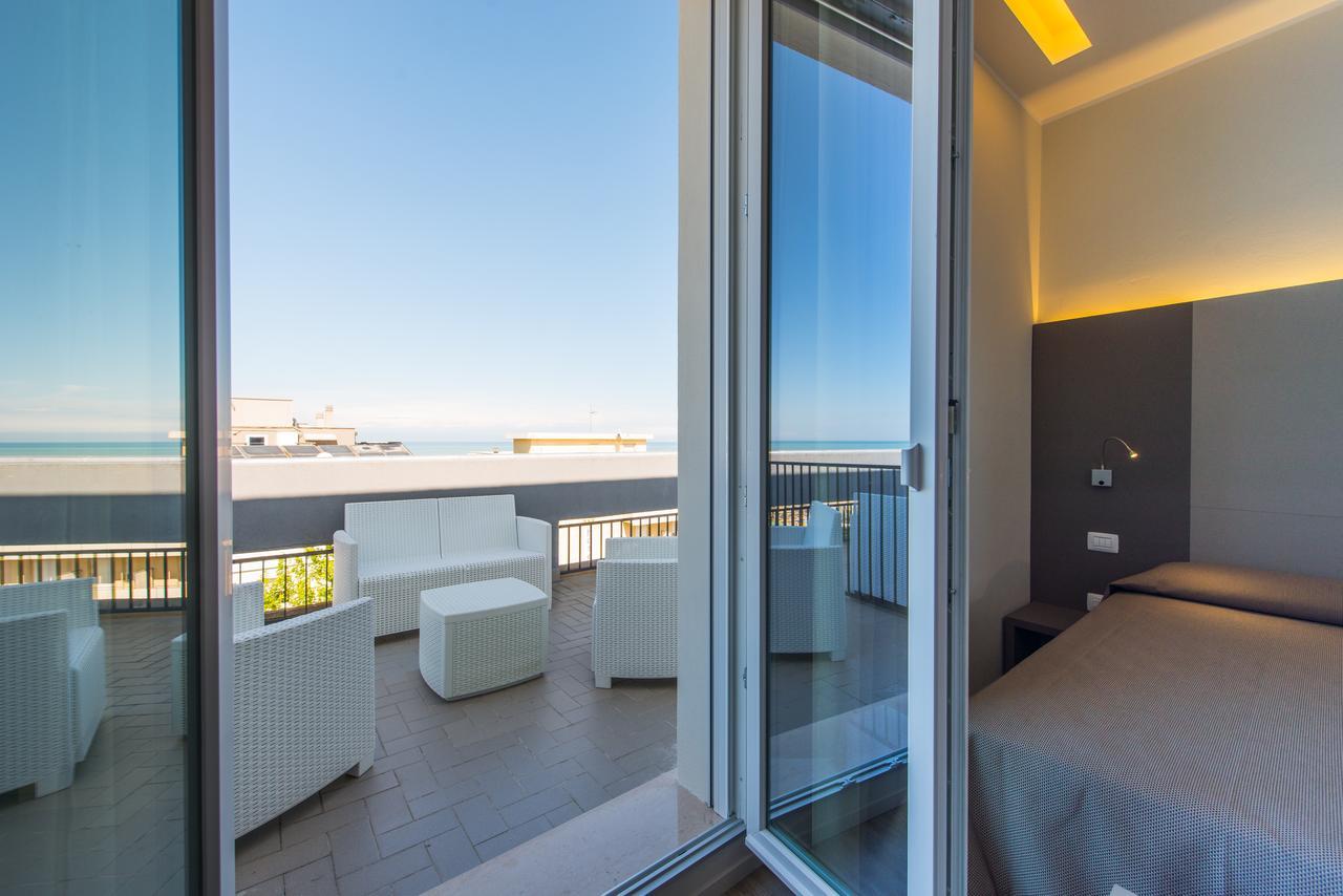 Hotel 2000 Rimini Exterior foto